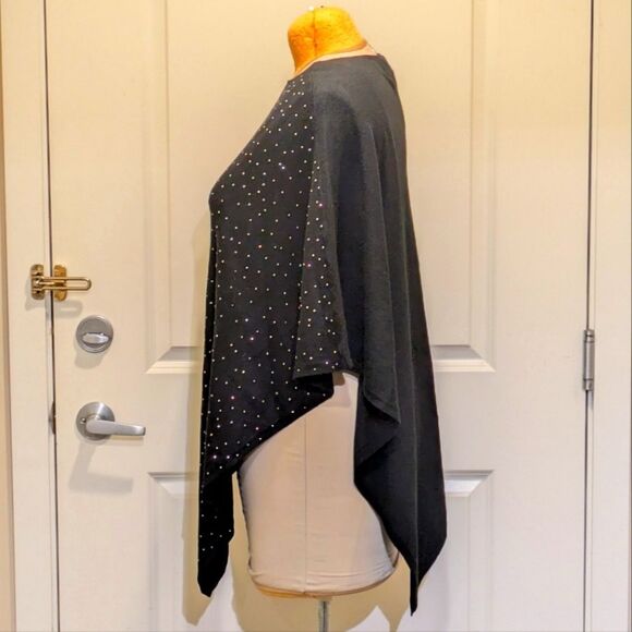 3/$30 EUC Laura OS Crazy Soft Black Knit Cape with Silver Stones - Picture 5 of 7